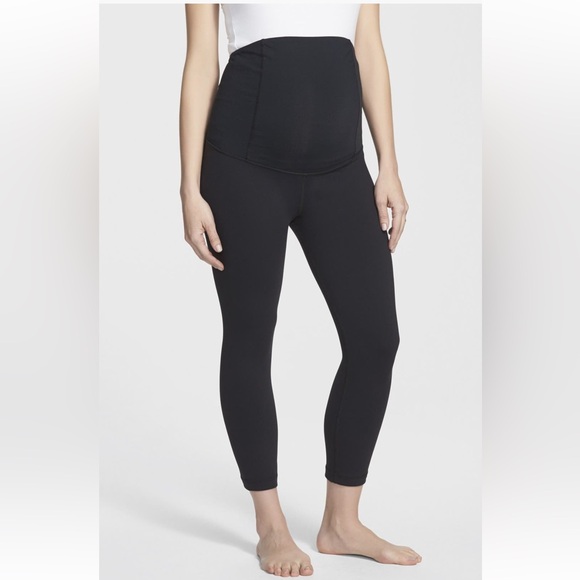 Ingrid & Isabel Maternity leggings with Crossover Panel Cropped size Large - Picture 1 of 7